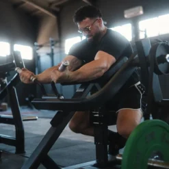 Biceps Curl avec Charge de Disques