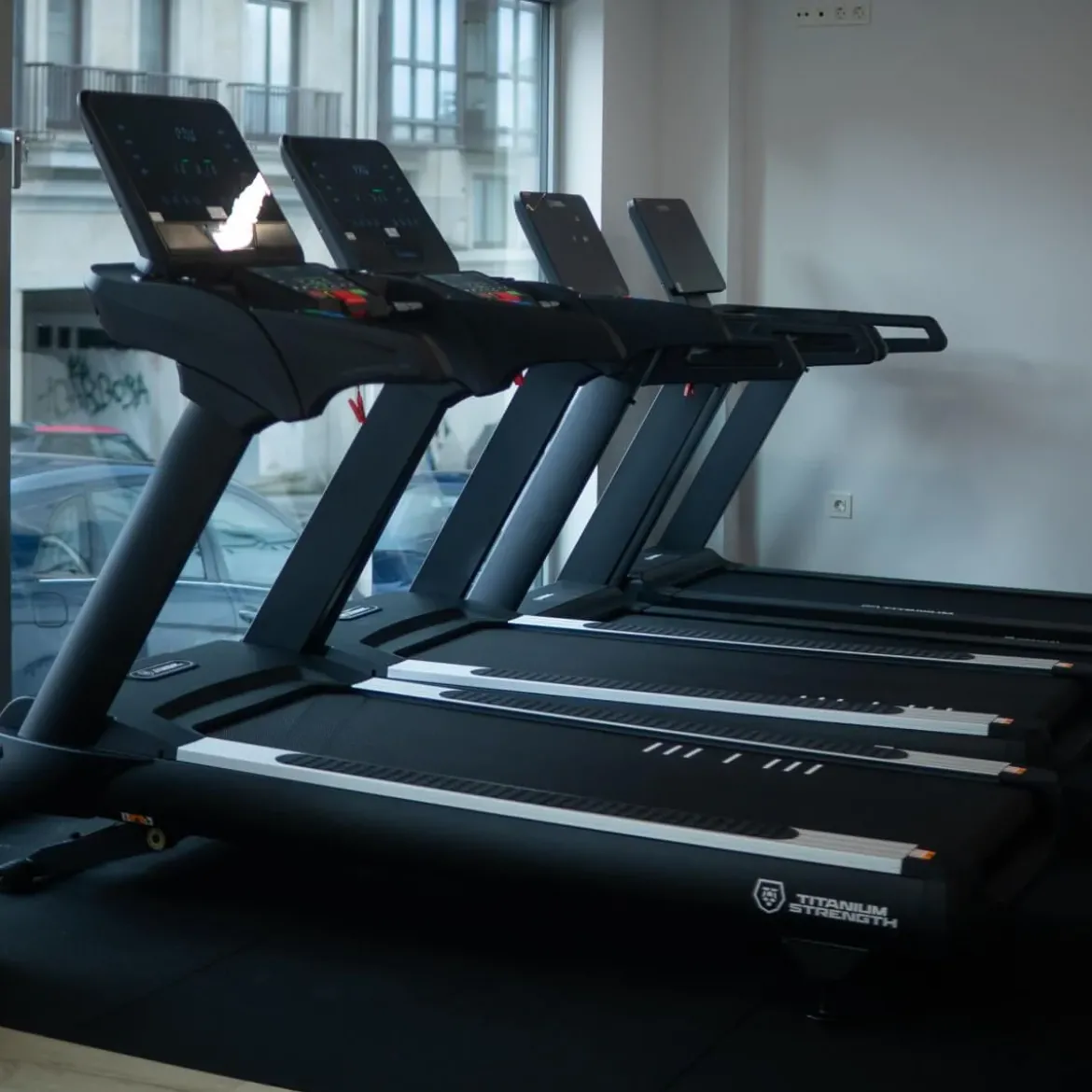 TAPIS DE COURSE PROFESSIONNEL TM900 avec Écran LED 22 KM/H