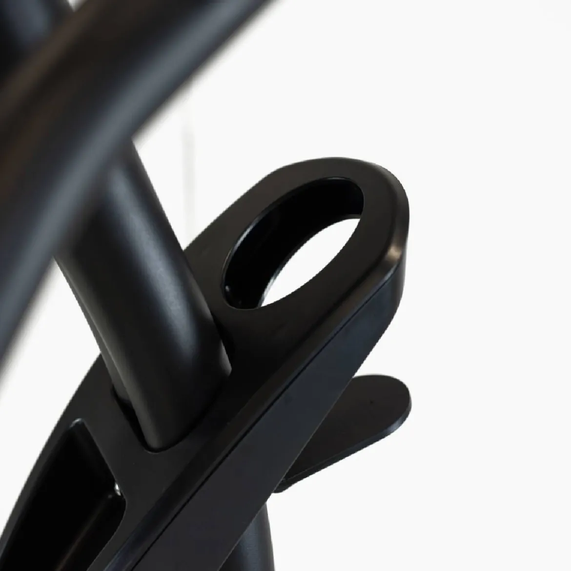 VÉLO D'APPARTEMENT VERTICAL PROFESSIONNEL ST900 TFT MULTIMEDIA AVEC ÉCRAN TACTILE DE 10 POUCES